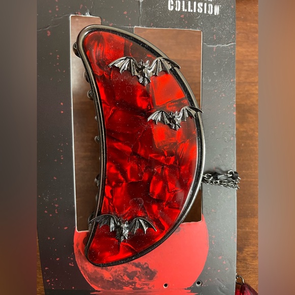 Hot Topic : Social Collision Red Opal Moon Bat Claw Hair Clip Clawclip - Picture 3 of 6